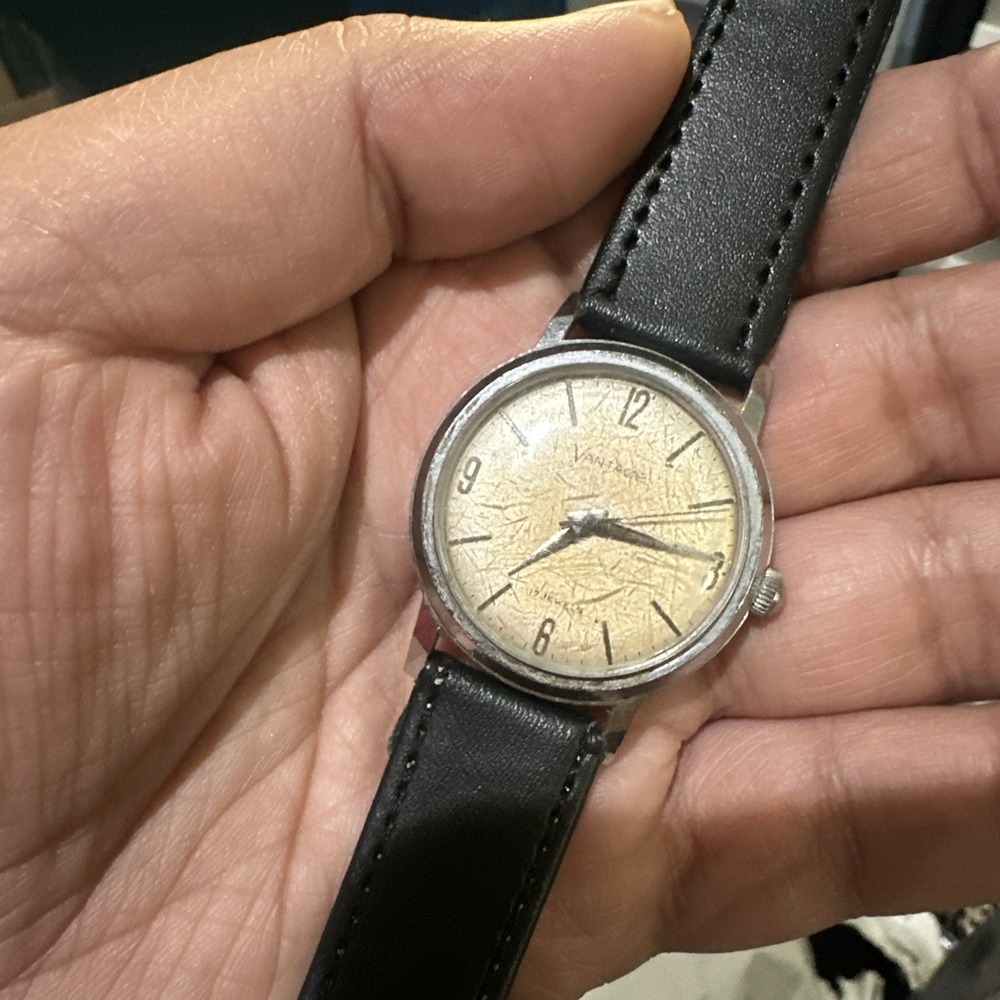 Working VTG Vantage Men's Silver Tone Watch 17 jewels Manual Wind black 33mm 7.5